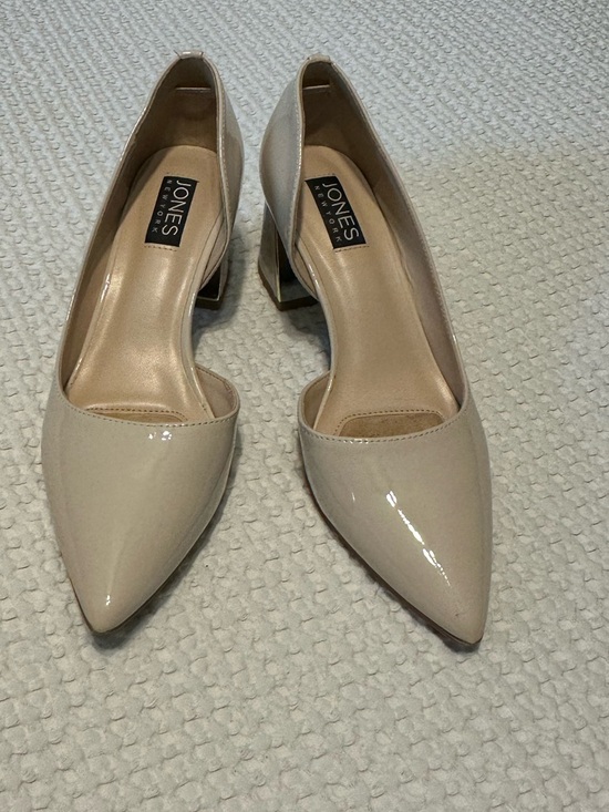 Jones New York Shoes - Jones New York Patent Pointed Toe Low Block Heel Pumps in Nude